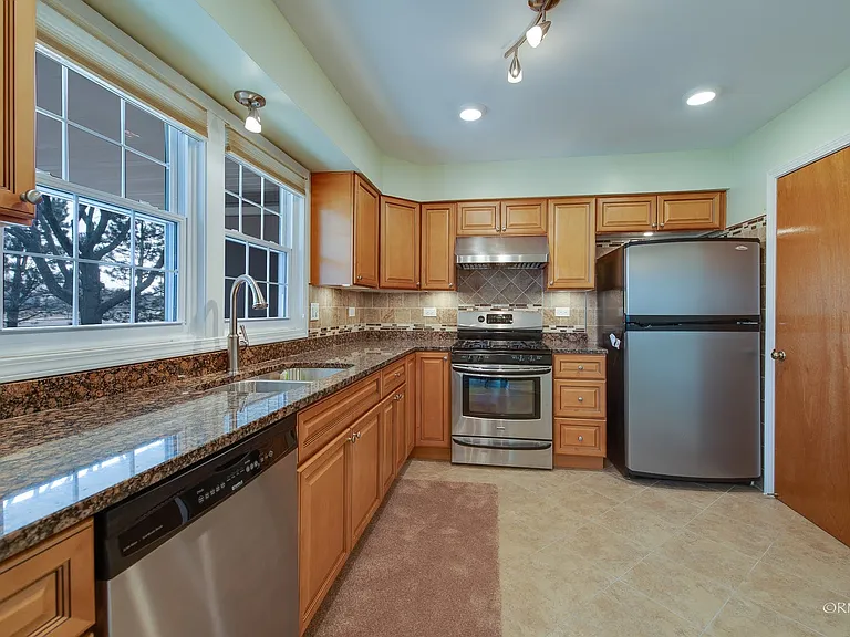344 Kildare Ct — Photo 8