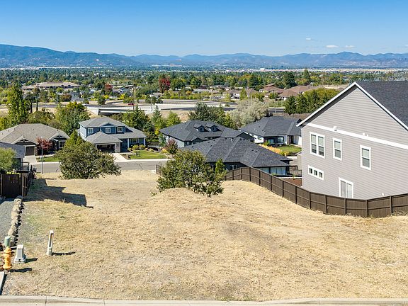 2nd image of 581 E La Strada Cir