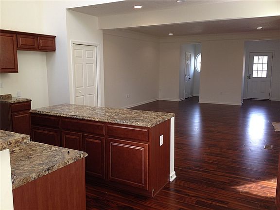 4th image of 143 Raven Cres #232A