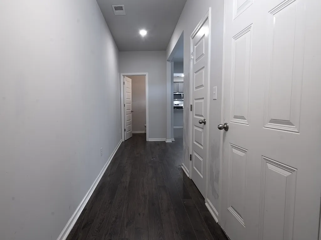 4 bed, 2.5 bath, 2073 sqft, $2,595 — Photo 2