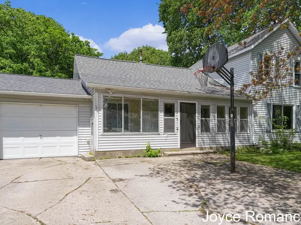 214 W Church St, Remus, MI 49340
