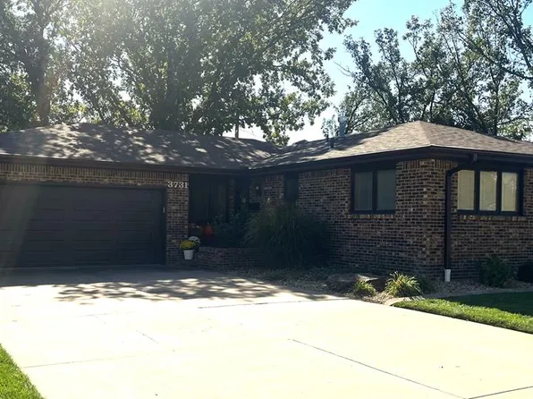 3731 Meadowlark Ln, Great Bend, KS 67530