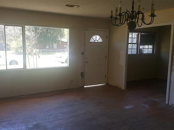 3rd image of 1562 Fleetwood Dr E