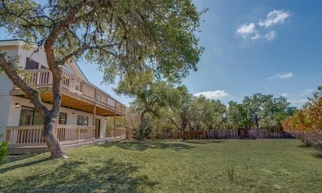 3 bed, 2.5 bath, 2075 sqft, $3,300 — Photo 2
