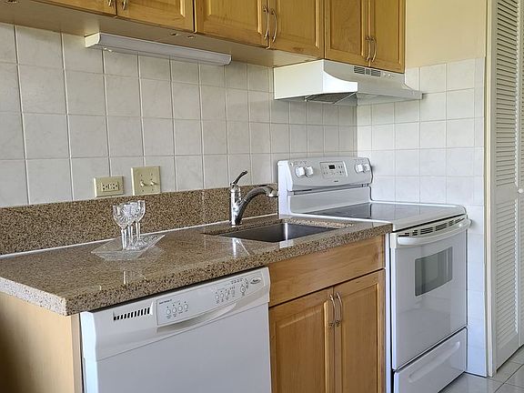 2nd image of 320 Liliuokalani Ave APT 2304