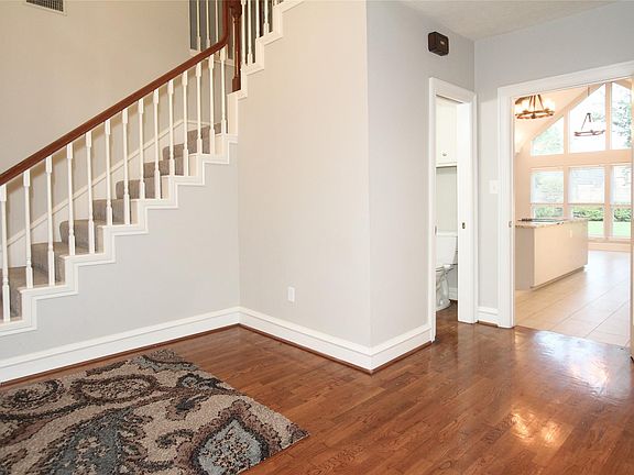 4th image of 2918 Deer Creek Dr