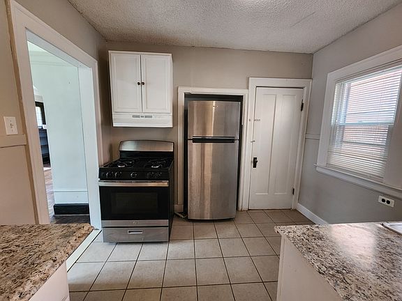 5th image of 4295 W Buena Vista St #1