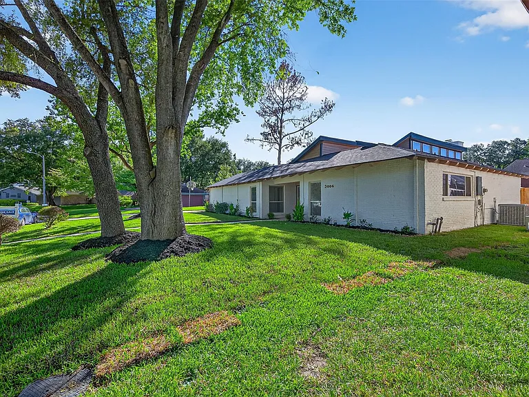 3006 Golden Hills Ln — Photo 6