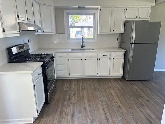 2nd image of 700 S Washington St