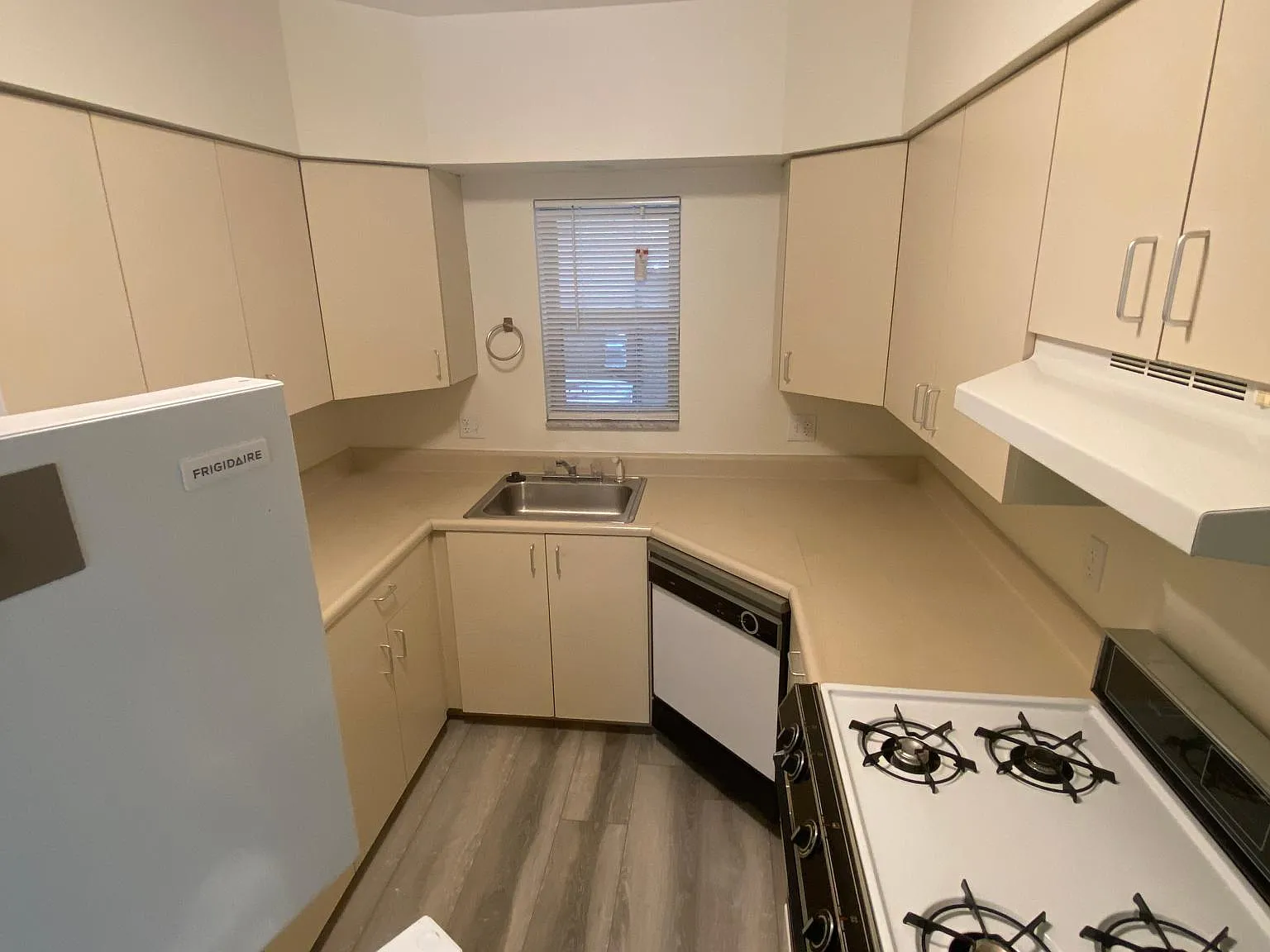1 bed, 700 sqft, $975 — Photo 4