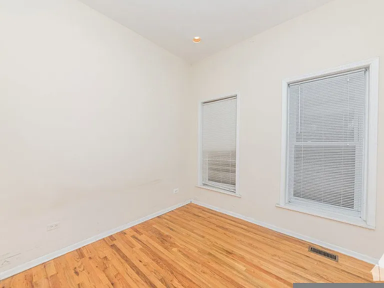 2454 N Southport Ave #1F — Photo 8