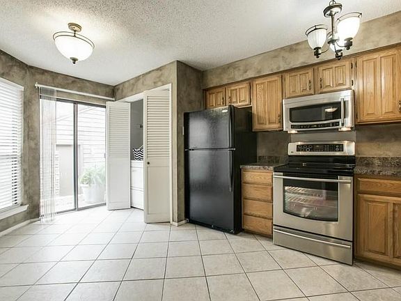 3rd image of 336 Melrose Dr APT 9B