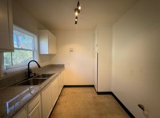 824 Roberts Ln #16, Bakersfield, CA 93308