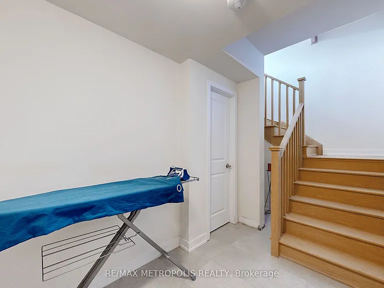 104 Stoneleigh Dr — Photo 35