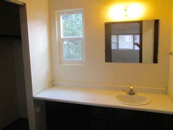 2nd image of 200 Connell Ave