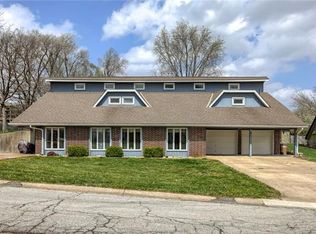 1106 W Glendale Dr, Raymore, MO 64083