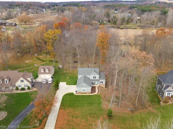 3702 Prescott Dr, Howell, MI 48843