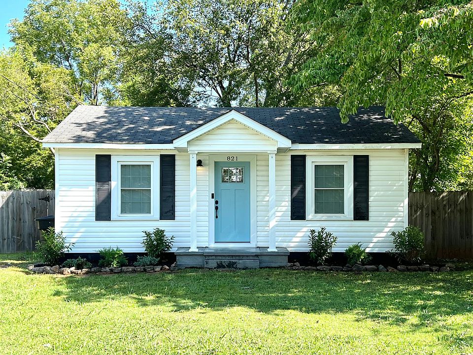 1st image of 821 Sunrise St
