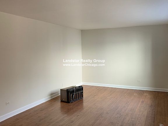 3rd image of 5851 N Winthrop Ave APT 405