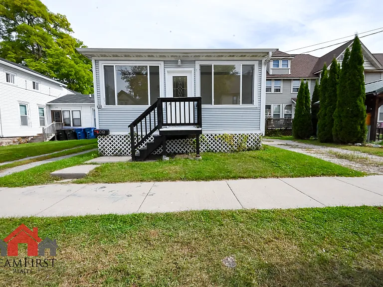 608 Central St — Photo 1