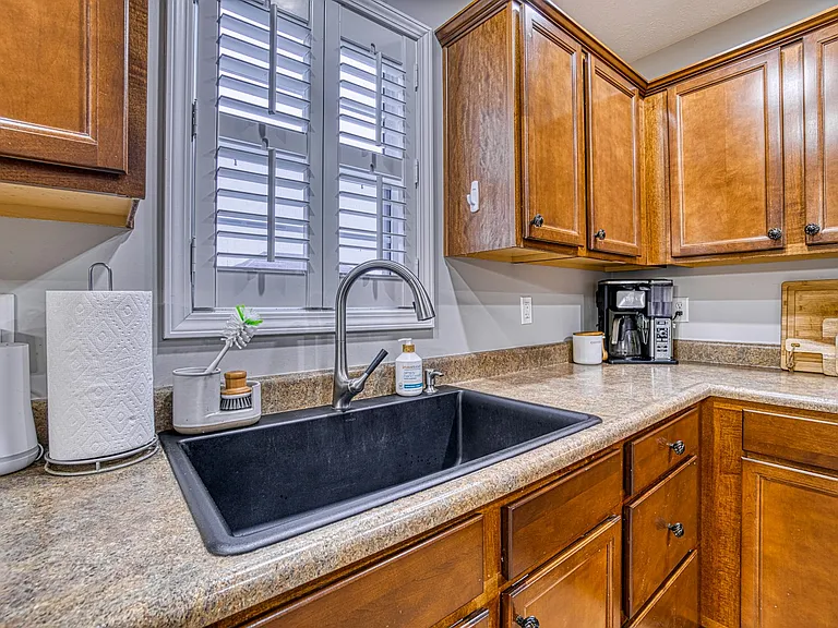 4880 Imperial Dr — Photo 16