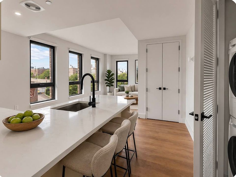 1st image of 130 Hope St #632N