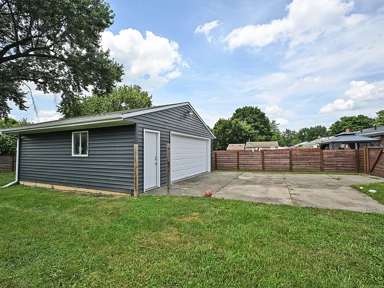 409 Glenn St — Photo 46