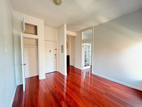 3rd image of 1047 Bedford Ave #C3