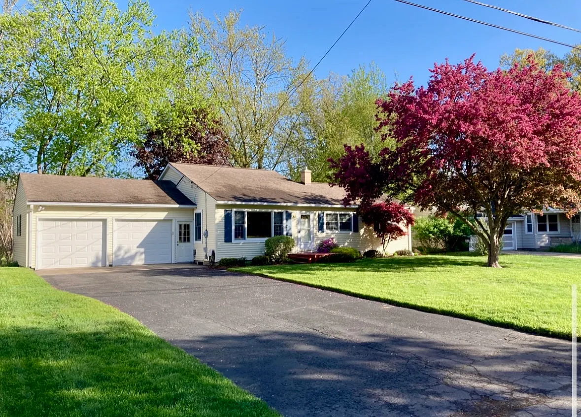 331 Gingham Ave — Photo 1