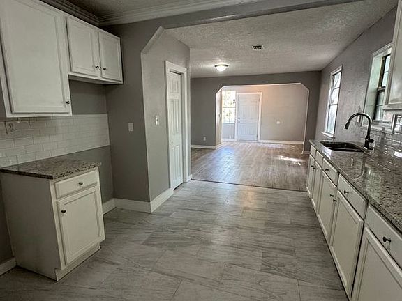 3rd image of 5432 Tyler Ave