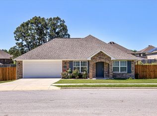 913 Rachel St, Gentry, AR 72734
