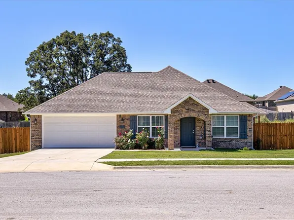913 Rachel St, Gentry, AR 72734