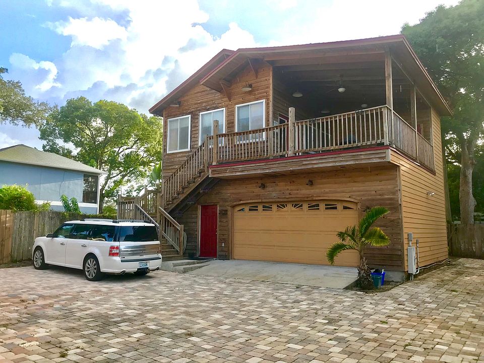 1716 Studio with Deck