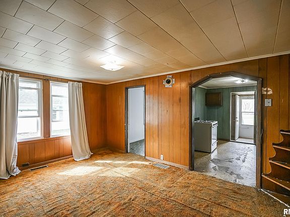 5th image of 265 E Central St
