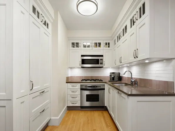 27 West 72nd Street 1403 image 2 of 13