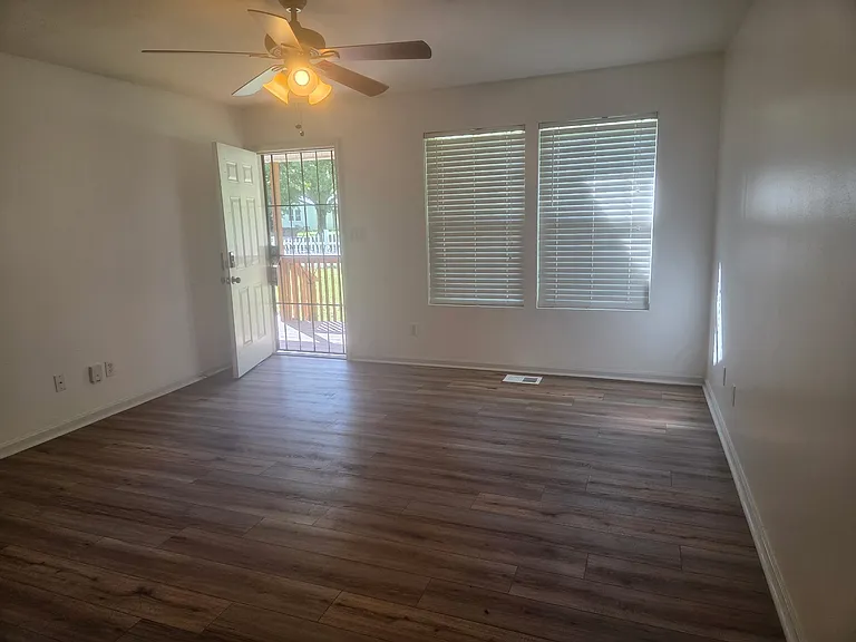 2824 Delrose Dr — Photo 9