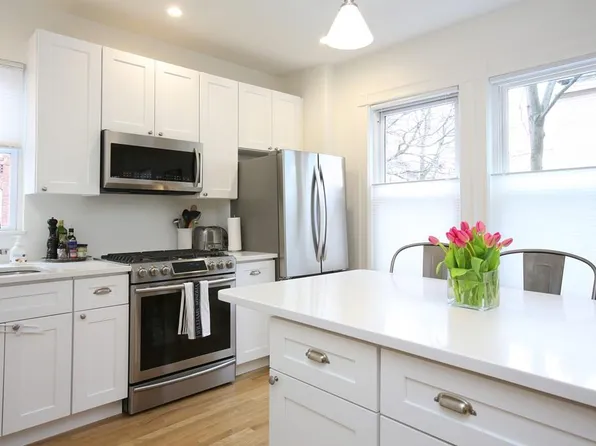 213 Harvard St APT 1R, Cambridge, MA 02139