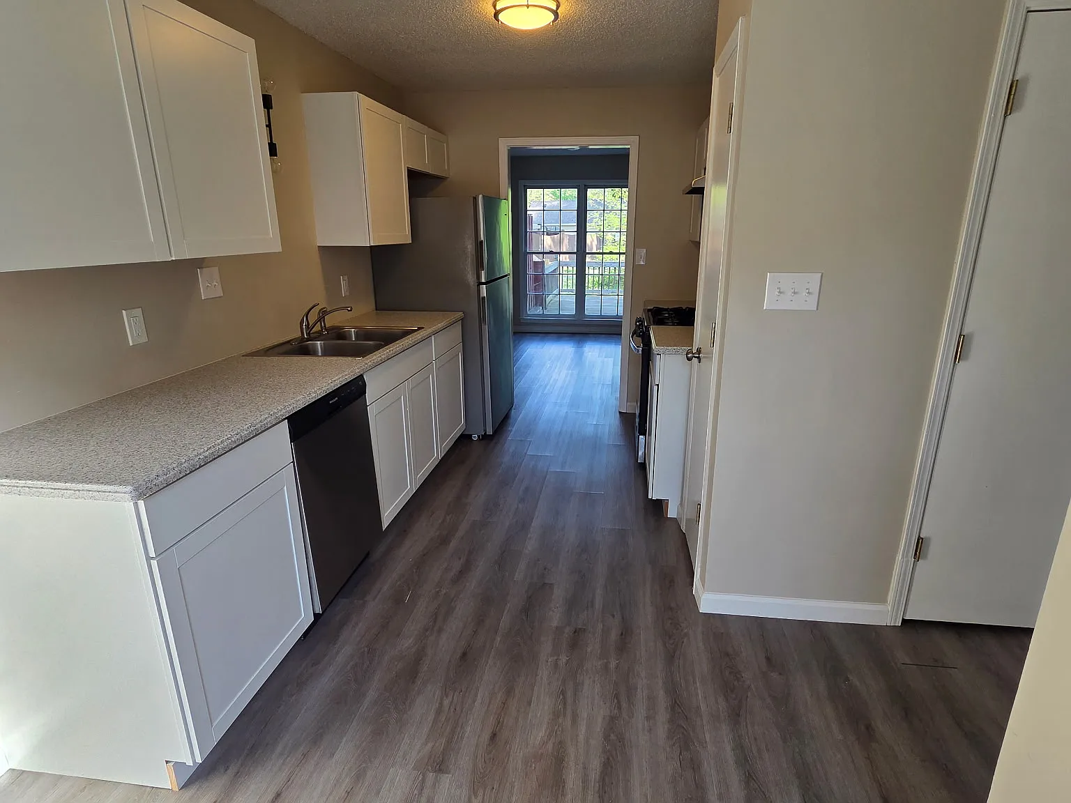 2 bed, 2.5 bath, 1280 sqft, $1,850 — Photo 2