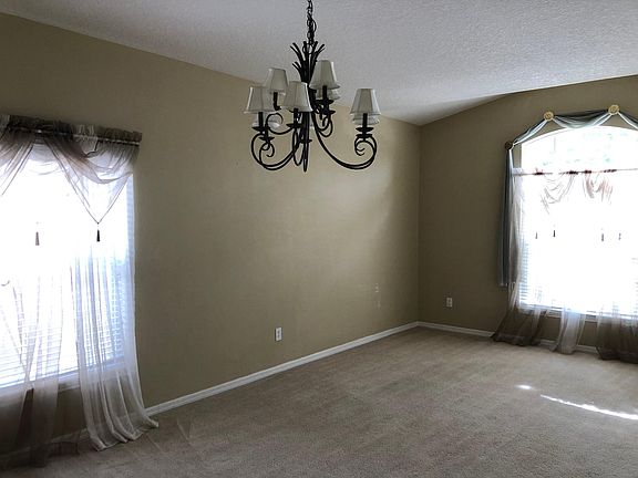 4th image of 276 Clydesdale Cir