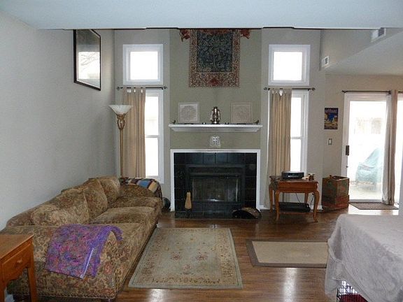 3rd image of 133 S Billings Ct