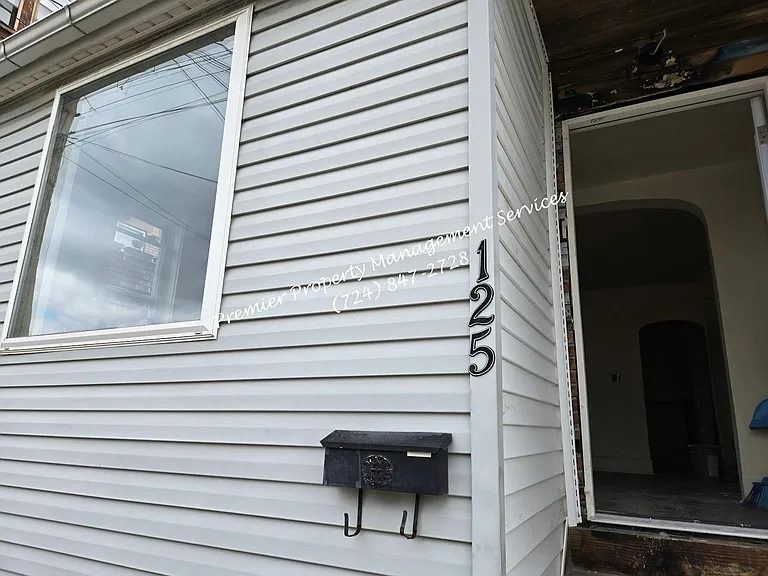 125 N Chestnut St #1/2 — Photo 2
