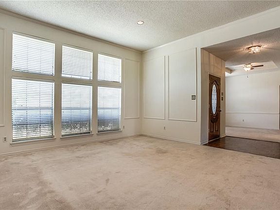 5th image of 4703 Silverthorn Dr