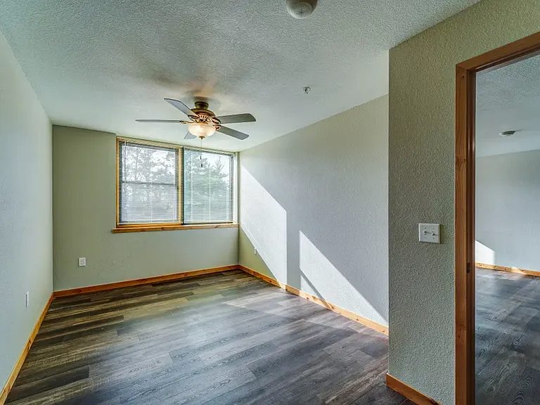 Sunset Place Apartments — Photo 59