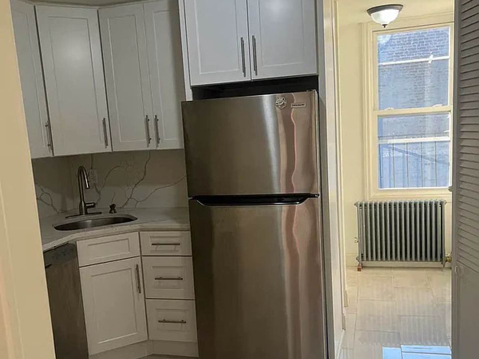 1st image of 100 Berry St APT 2L