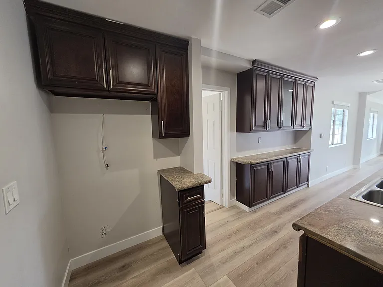 10303 Arminta St — Photo 22