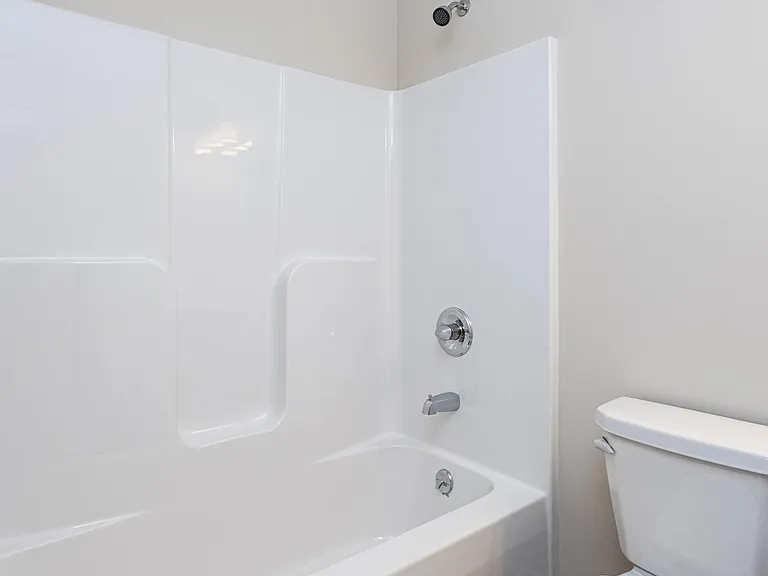 8 Edgewater Cir #8 — Photo 16