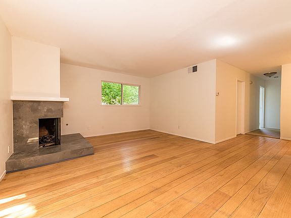 3rd image of 19-17 Thomas Ct #19