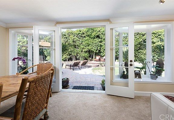Wonderful open concept kitchen, family and dinning room flows out to the spacious backyard!