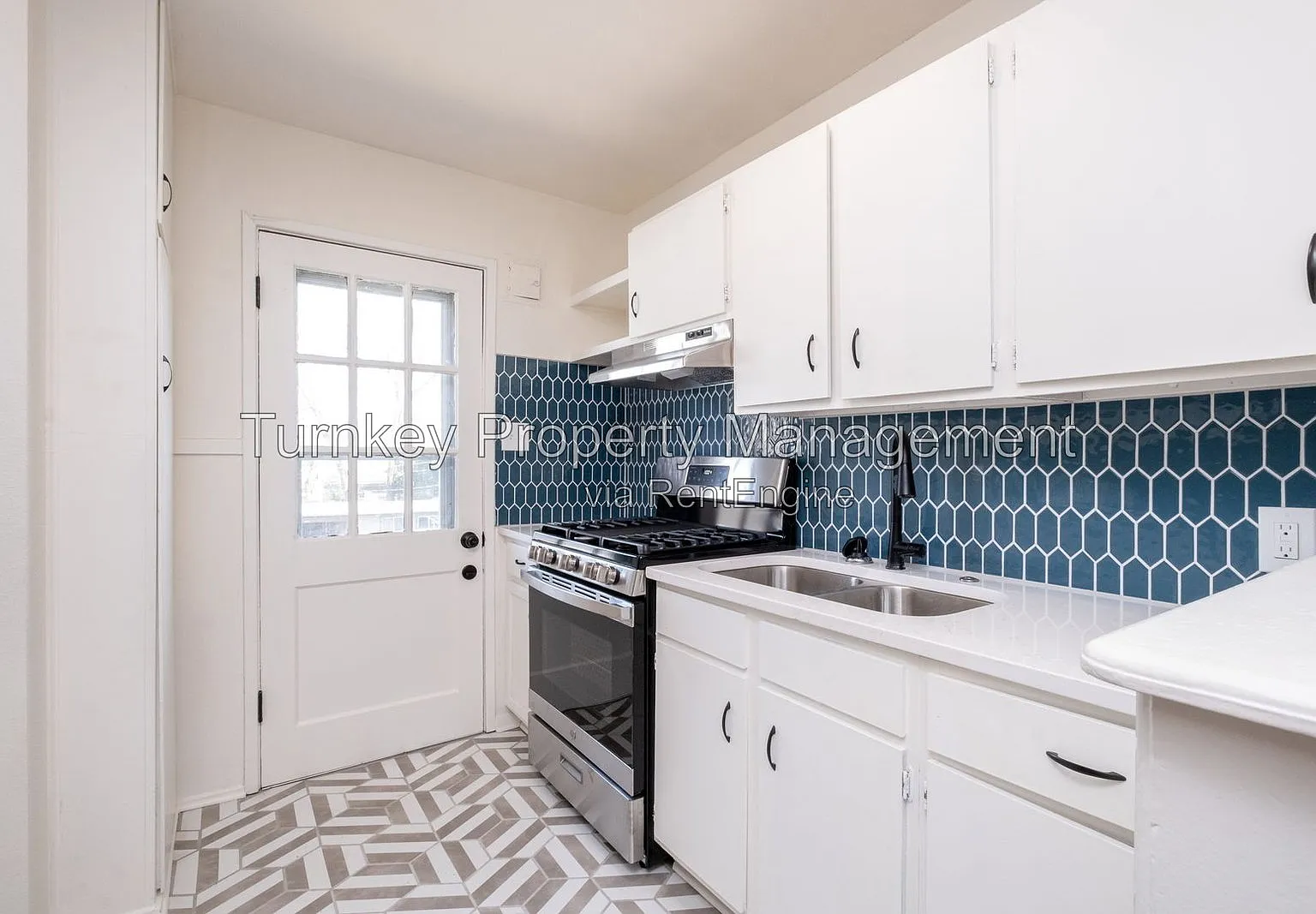 1 bed, 1.0 bath, 725 sqft, $850 — Photo 2