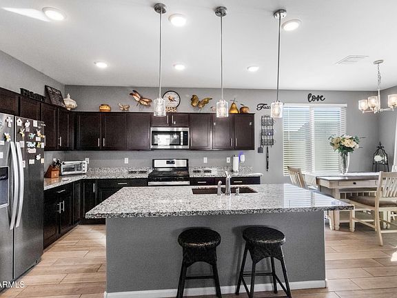 4th image of 803 W FAIRLANE Court